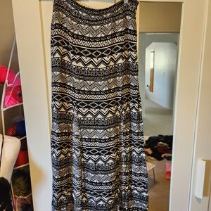 Forever 21 Black and White Aztec Maxi Skirt